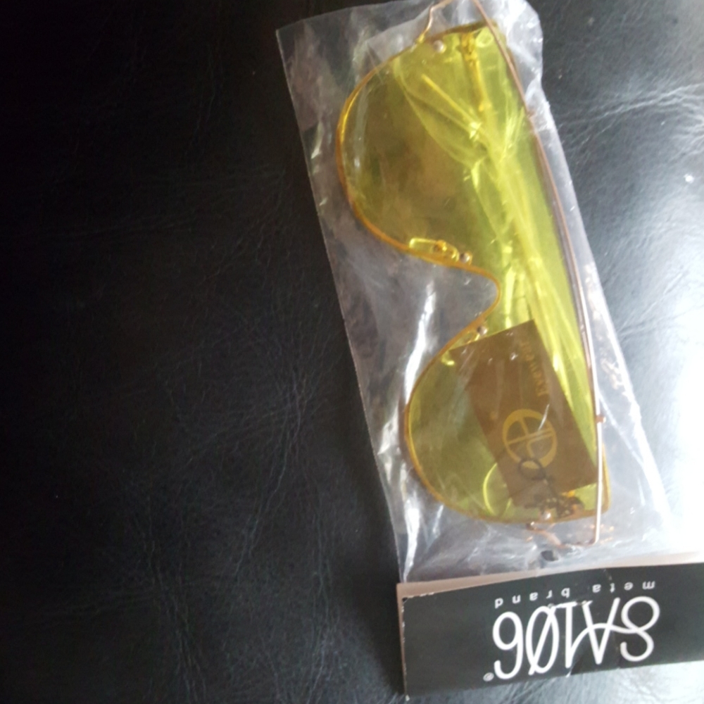 Goldtone rimmed yellow lens sunglasses nwt - Picture 4 of 6